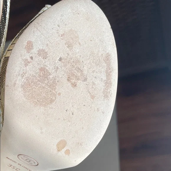 CHANEL Camellia Heels Sandals Slingback size 35 / 5 B gold white flower - Picture 16 of 17